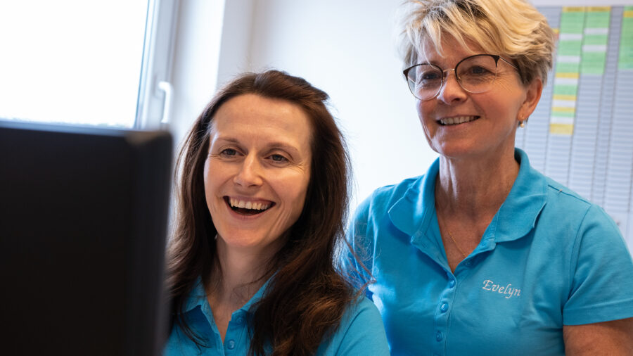 Foto der Geschäftsleitung vom Pflegedienst Hofmann, Evelyn Hofmann & Christina Löwe